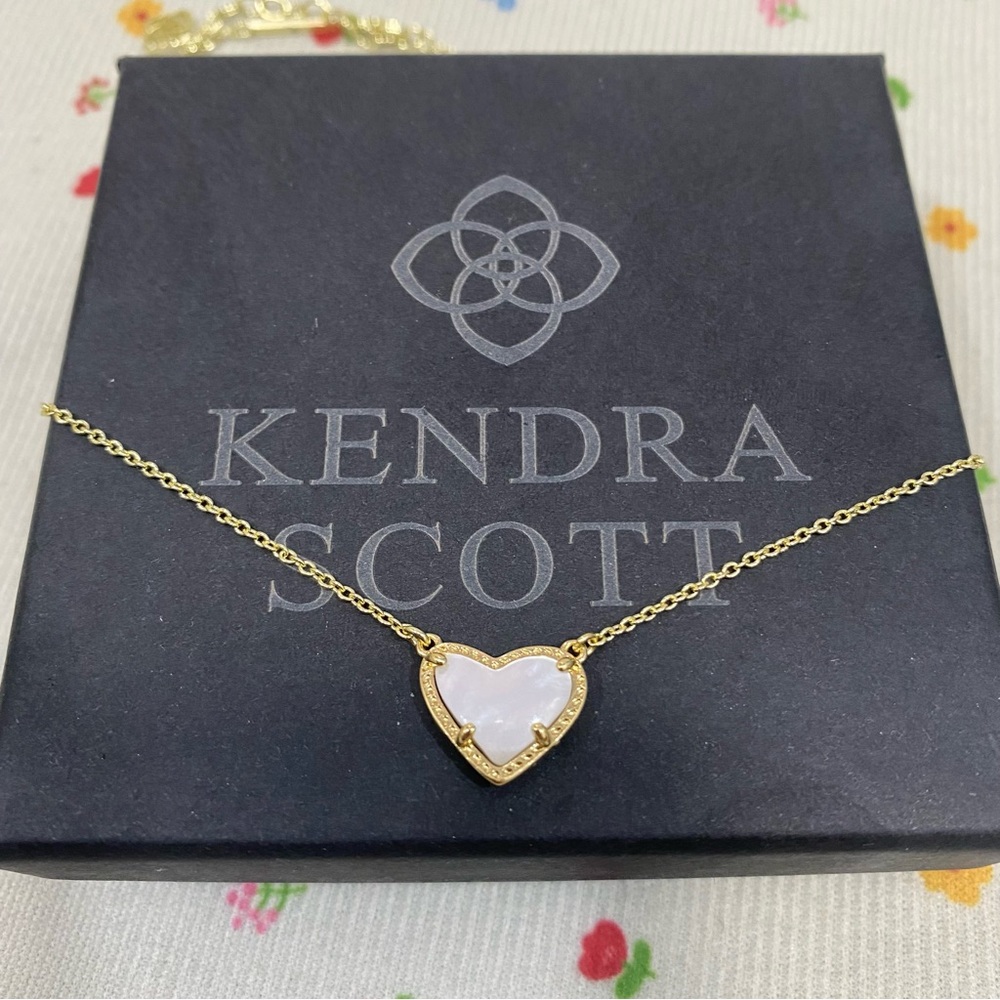Kendra Scott Gold and White Heart Necklace